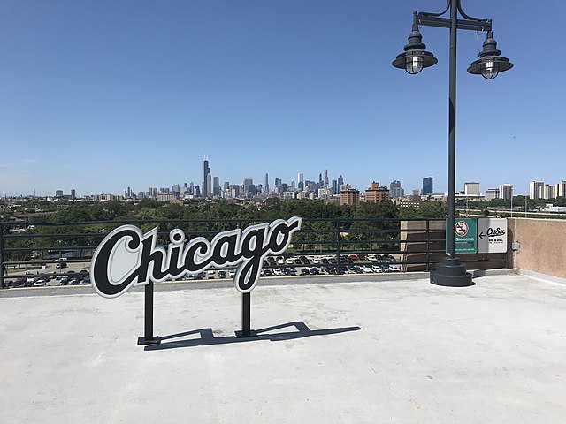 Un OVNI cylindrique observé à Chicago en mai 2022