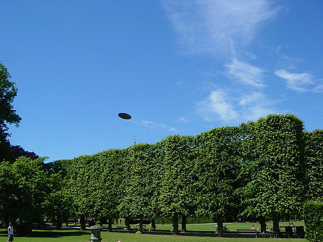 Un platillo volante negro sobre Copenhague